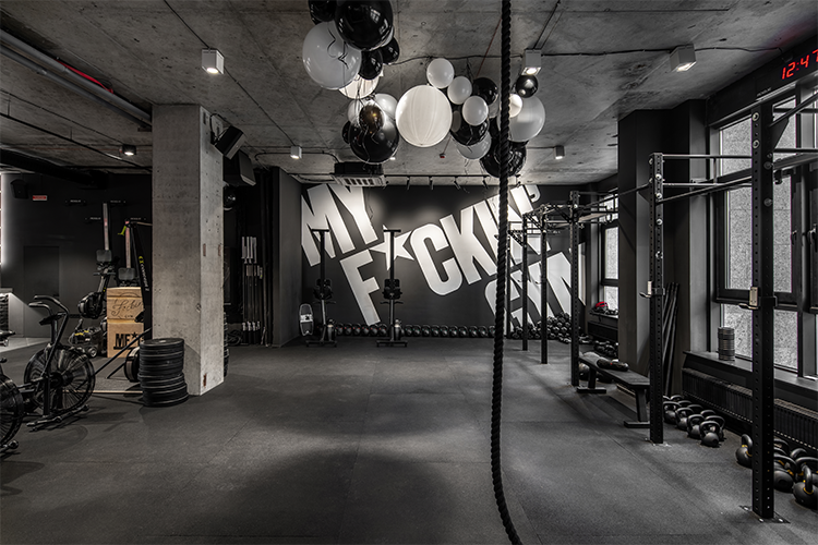 My F+ckin’ Gym — Освітлення для спортивного клубу