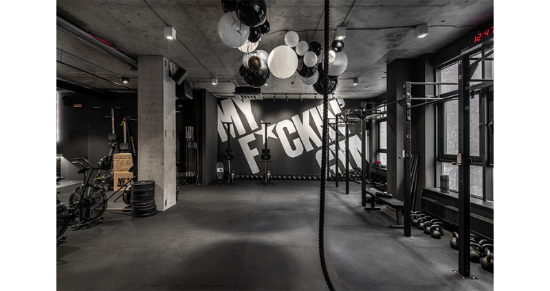 My F+ckin’ Gym — Освітлення для спортивного клубу