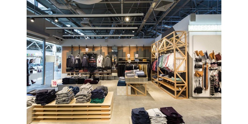 Springfield — Освещение магазина молодежной одежды Springfield — Освещение магазина молодежной одежды