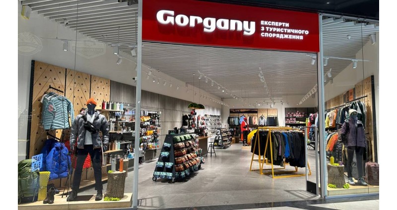 Gorgany — освітлення магазину туристичного спорядження