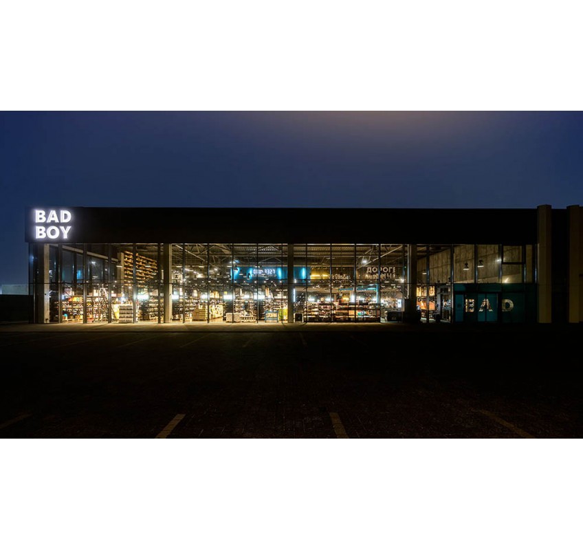 BAD BOY — освещение для магазина алкогольных напитков