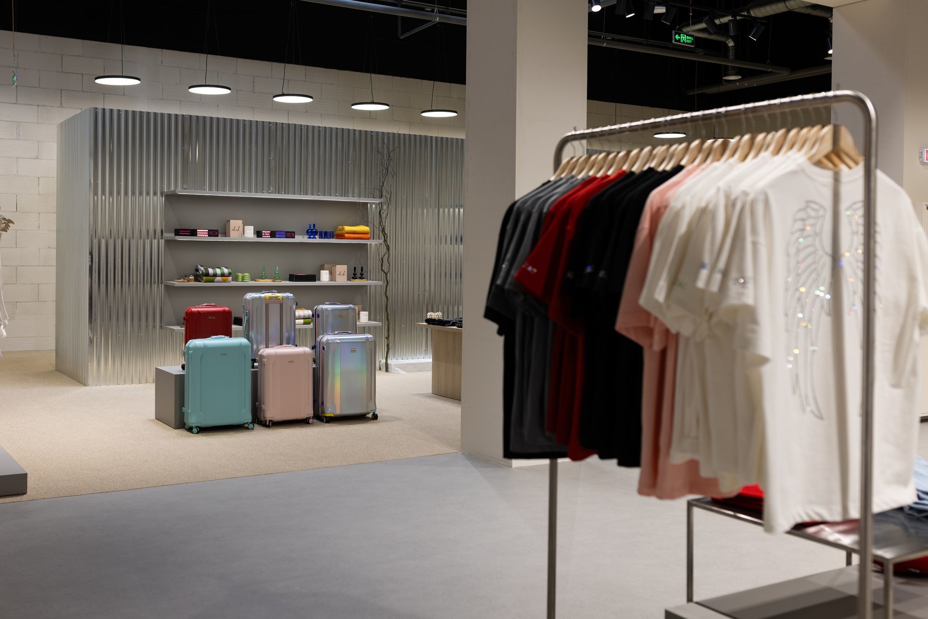 Освітлення магазину одягу