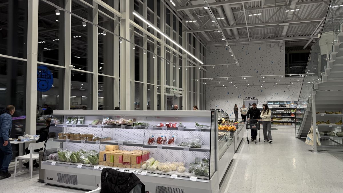 Fresh-зона з холодильними вітринами в Egersund Seafood у Гатному