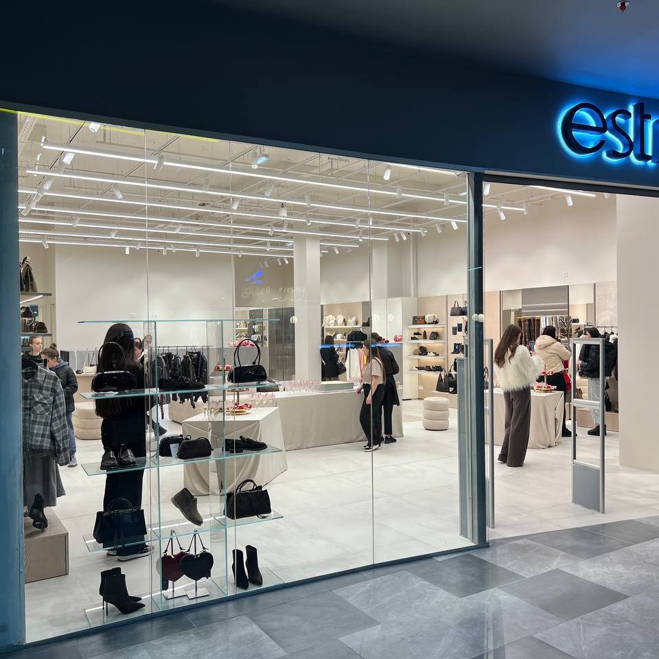 ESTRO в Bukovyna Mall: освещение магазина обуви и сумок