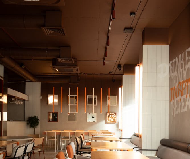 WIRE pendant lights in RAL 2003 above the restobar tables