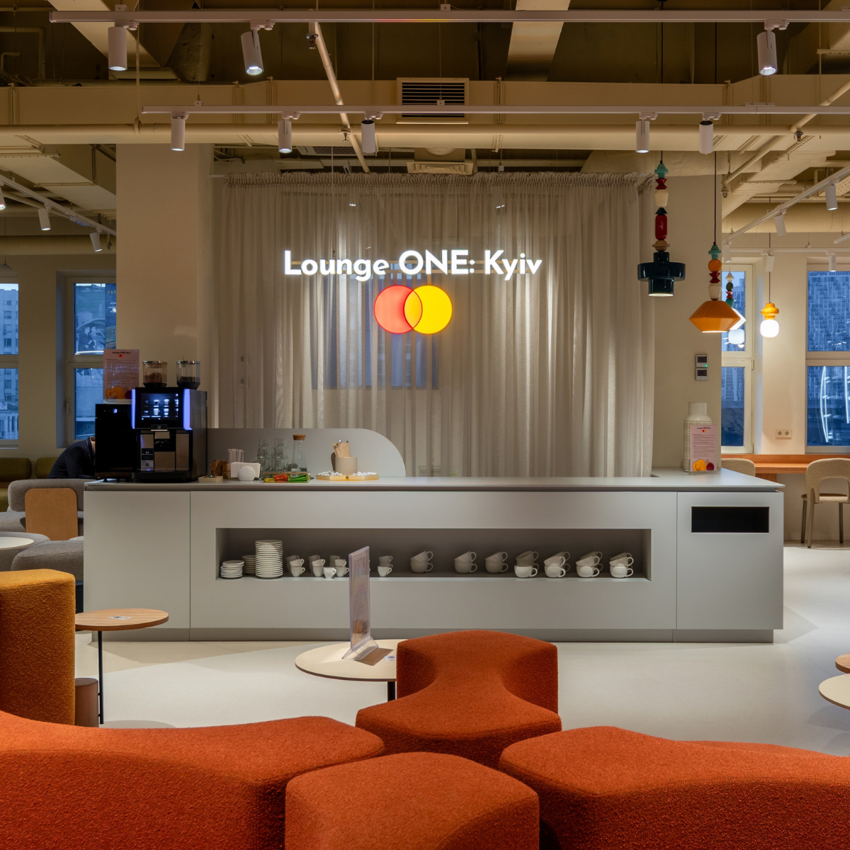 Mastercard Lounge ONE на Южном вокзале: освещение лаунж-зоны Mastercard Lounge ONE на Южном вокзале: освещение лаунж-зоны