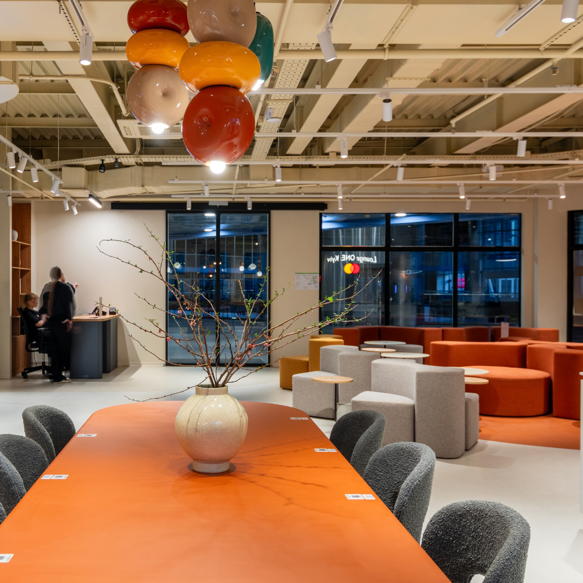 Mastercard Lounge ONE — освітлення лаунж-зони 