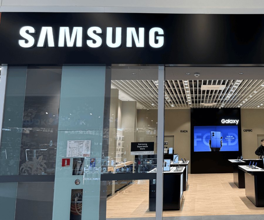 Entrance to the Samsung store at Retroville with the brand sign