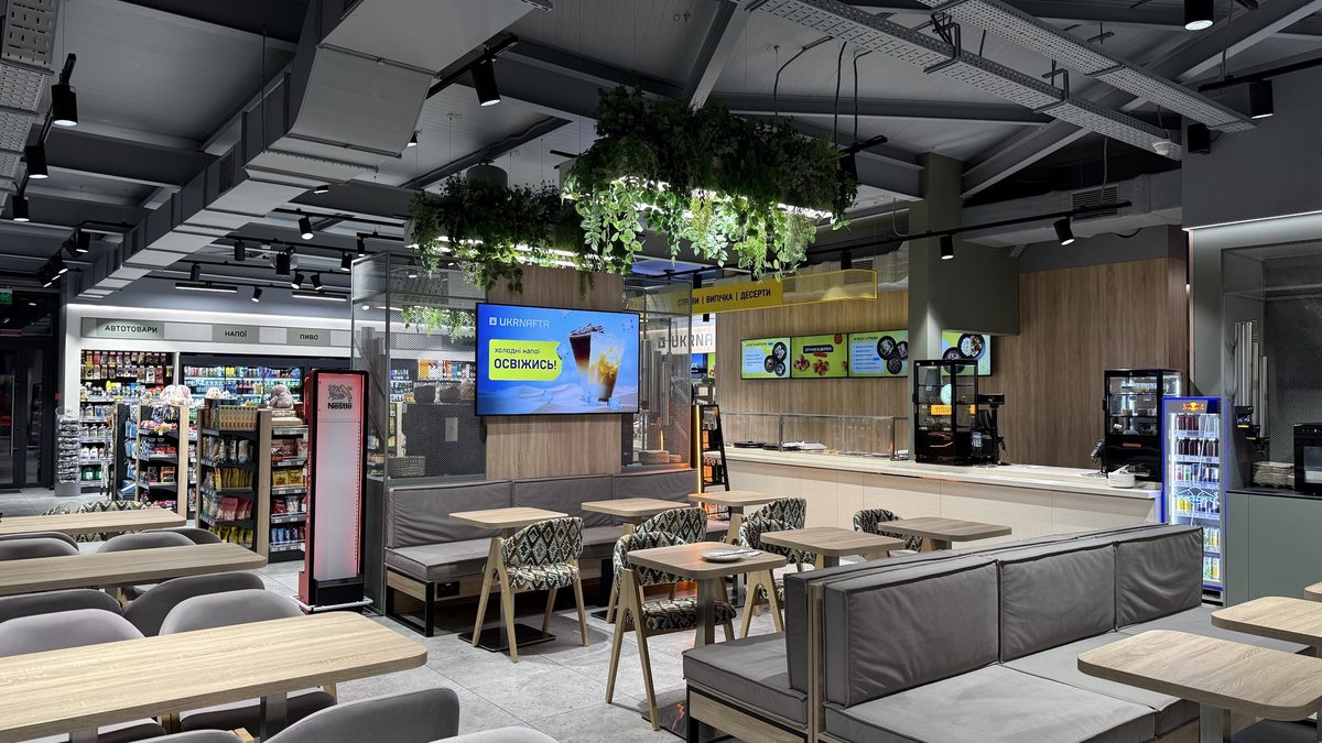 Fuel station café with LINK linear luminaires in planted structures