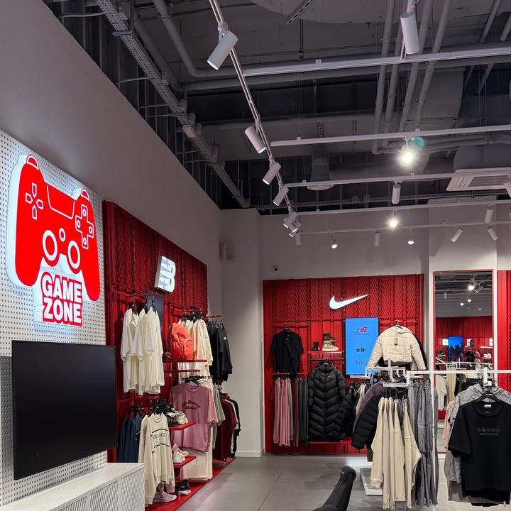 SuperStep в ТРЦ Dream: освещение магазина кроссовок SuperStep в ТРЦ Dream: освещение магазина кроссовок