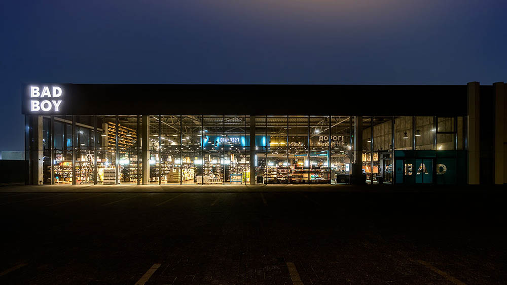 BAD BOY – освітлення для найбільшого магазину алкогольних напоїв
