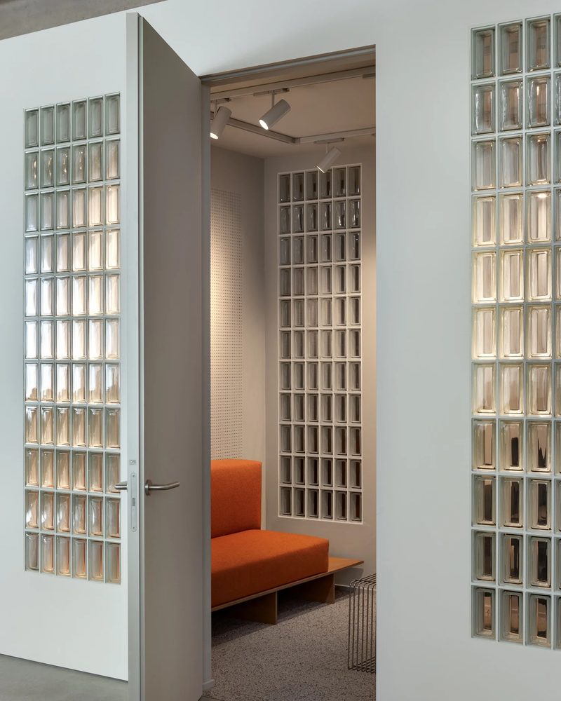 SHOOTER-S spotlights on track in a lounge room at Dynamic Frame